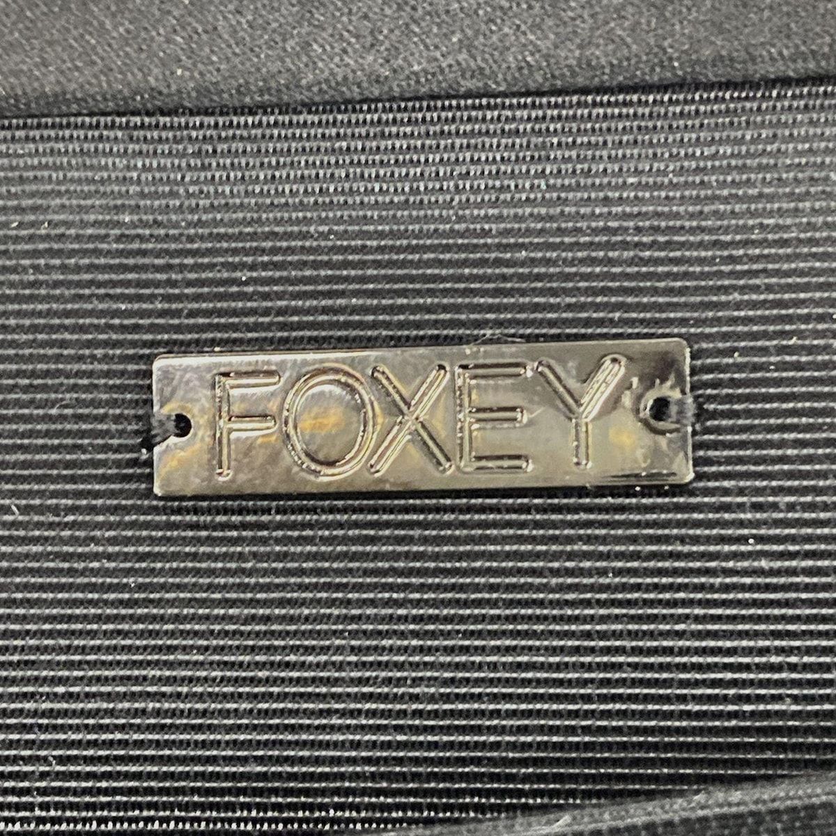 FOXEY(フォクシー) クラッチバッグ - ベージュ×黒 がま口/ミニバッグ