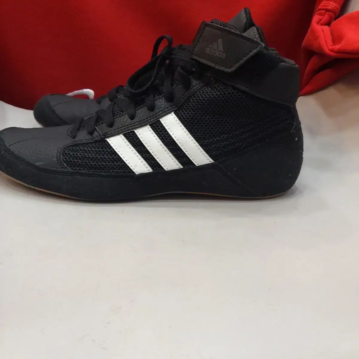 メルカリ出品　adidasボクシング・レスリングシューズ adidas ボクシングシューズ レスリングシューズ 赤黒 - メルカリ