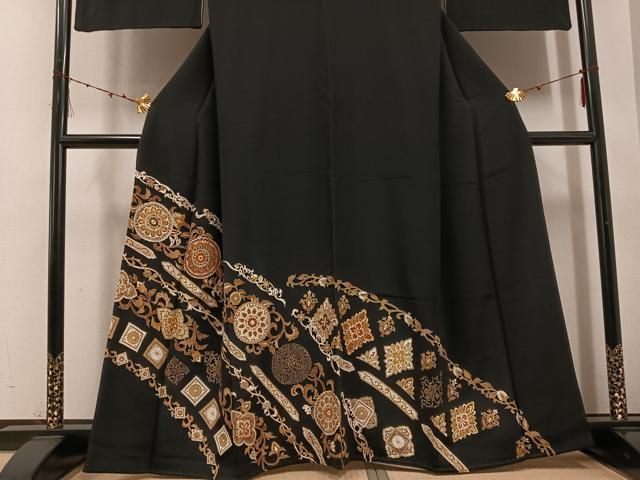 平和屋着物○創業460年・千總 黒留袖 駒刺繍 花唐草文 金彩 高島屋扱い