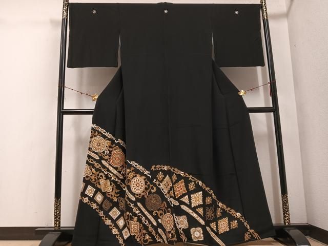 平和屋着物○創業460年・千總 黒留袖 駒刺繍 花唐草文 金彩 高島屋扱い