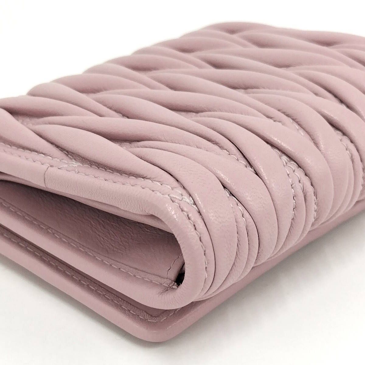 miu miu ピンク 三つ折り財布 マテラッセ 新品未使用 MIU MIU マテラッセ ピンク 三つ折り財布 【公式通販】