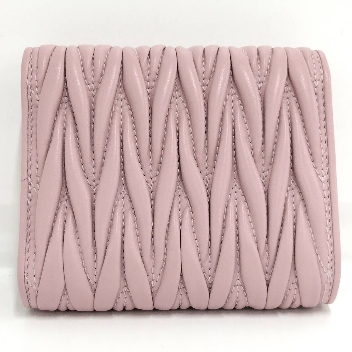 miu miu ピンク 三つ折り財布 マテラッセ 新品未使用 MIU MIU マテラッセ ピンク 三つ折り財布 【公式通販】