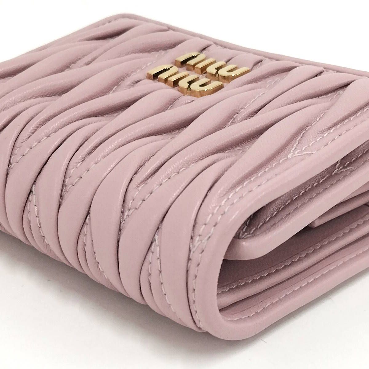 MIUMIU 三つ折り財布 マテラッセ レザー ピンク 5MH033 - メルカリ