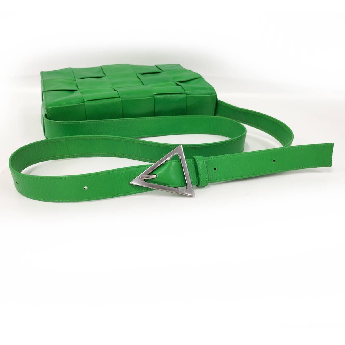 BOTTEGA VENETA ショルダーバッグ カセット イントレチャート レザー