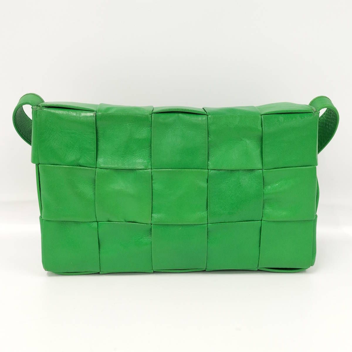 BOTTEGA VENETA グリーンショルダーバッグ BOTTEGA VENETA（バッグ ・ グリーン・カーキ/緑色系）のフリマ