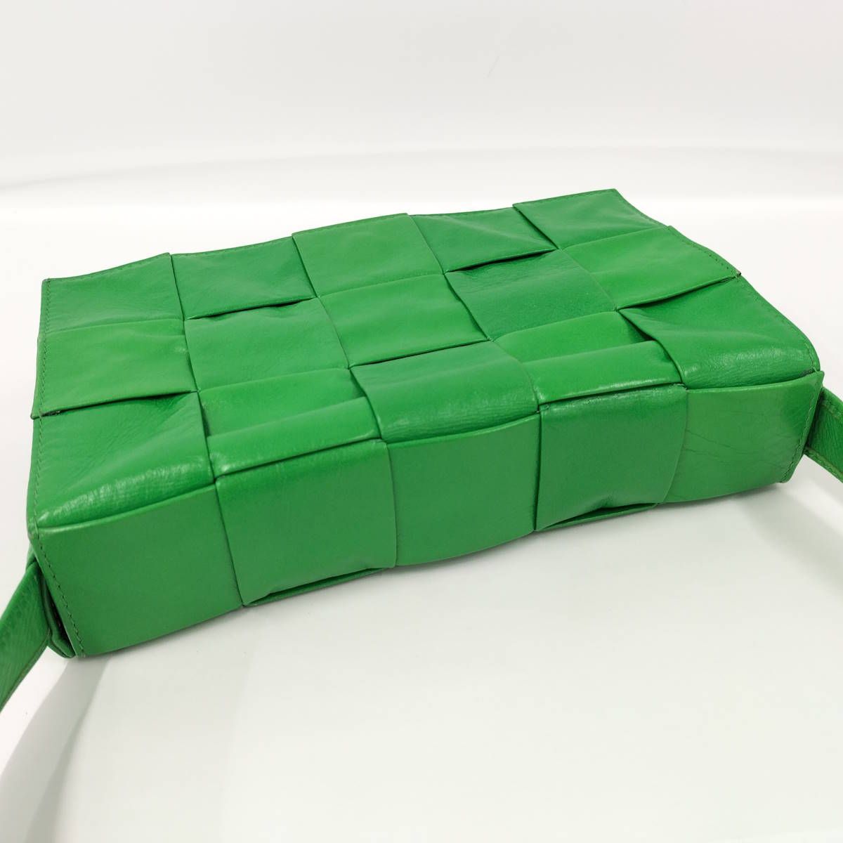 BOTTEGA VENETA ショルダーバッグ カセット イントレチャート レザー