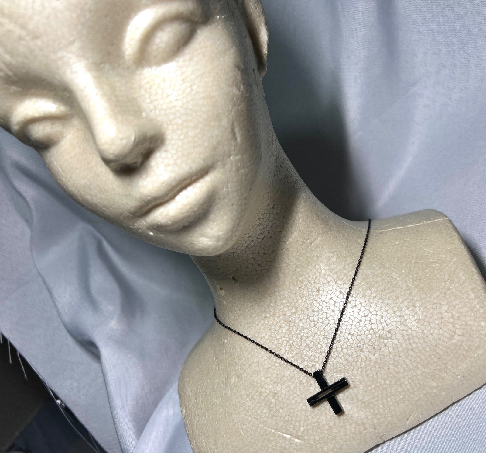 美品 GUCCI グッチ G カットアウト ブランドロゴクロスネックレス