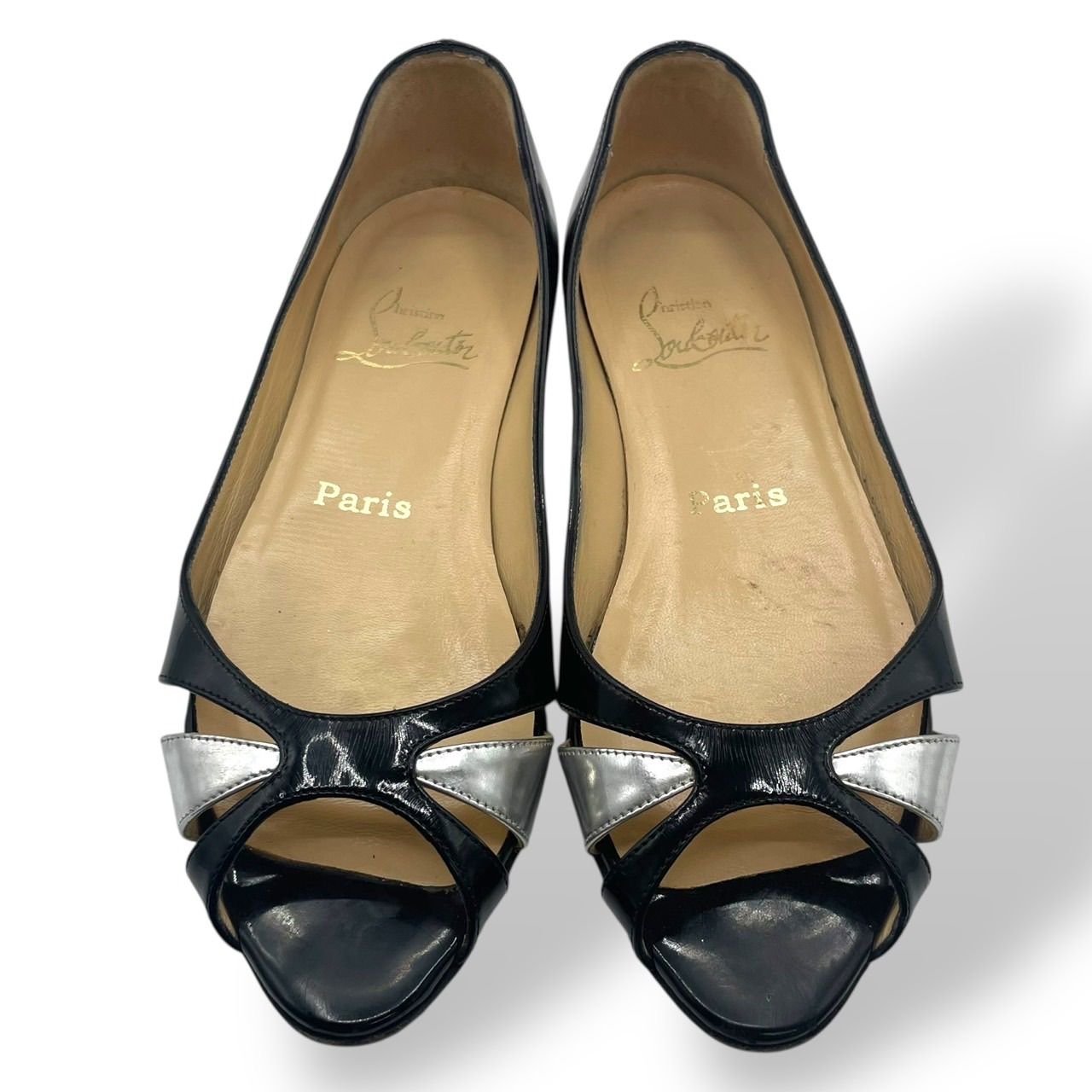 クリスチャンルブタン　パテント　フラット　シューズ　エナメル　バレエ 1.5cmヒールでも美脚に見える、クリスチャン ルブタンの優秀フラット