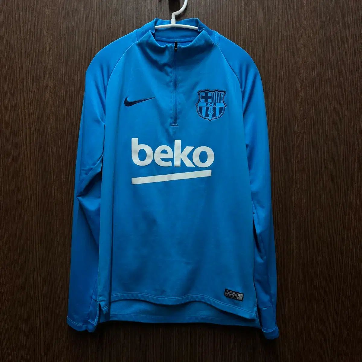 貴重品 日本未発売 バルセロナ 刺繍 ハーフジップ 貴重品 日本未発売 バルセロナ 刺繍 ハーフジップ - メルカリ
