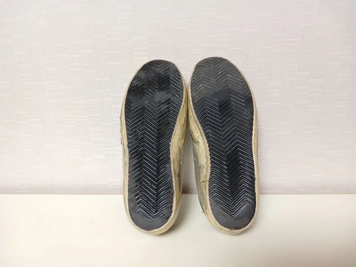 ★美品★GOLDEN  スニーカー ブラック/シルバー 36 ゴールデン グース ブラック シルバー スニーカー 36 - メルカリ