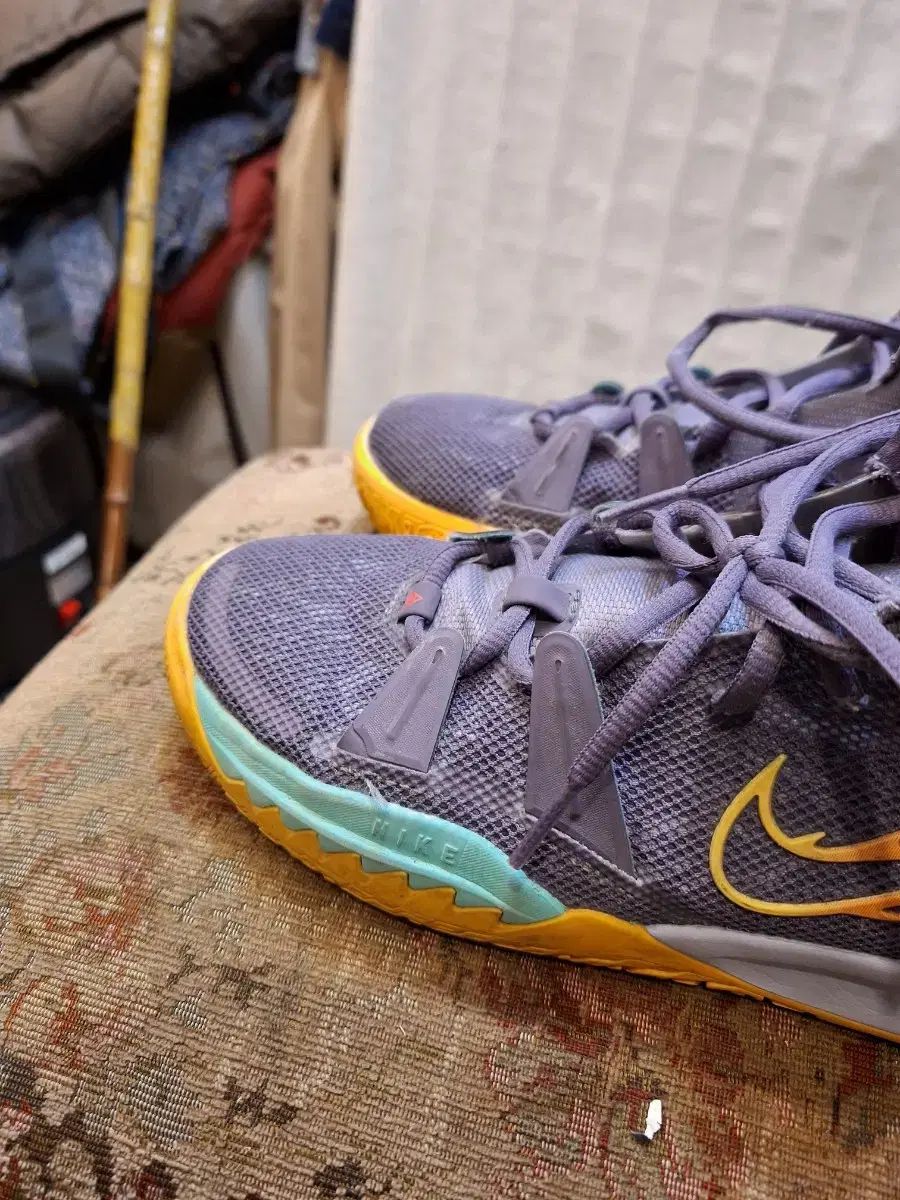 Nike kyrie7 ep バスケットボールシューズ イエロー⁄ブルー⁄レッド NEW