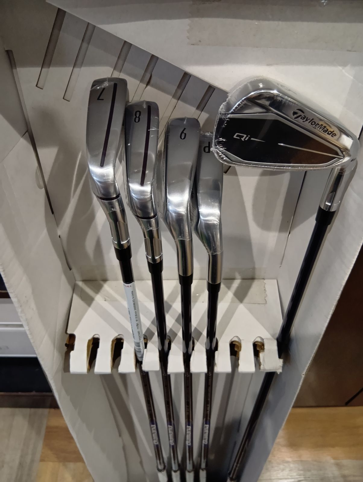 ⭐専用⭐【６本】テーラーメイド　QIアイアン　Diamana BLUE TM60 TaylorMade（テーラーメイド） Qi IRON ゴルフ アイアンセット Diamana