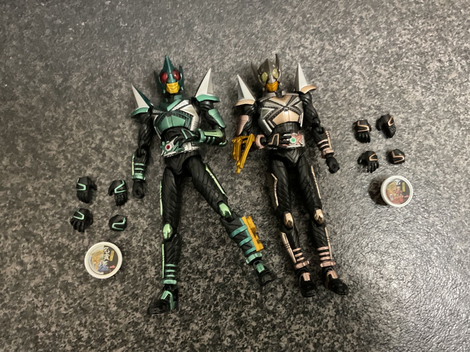 仮面ライダーカブト フィギュアアーツ キックホッパー、パンチホッパー