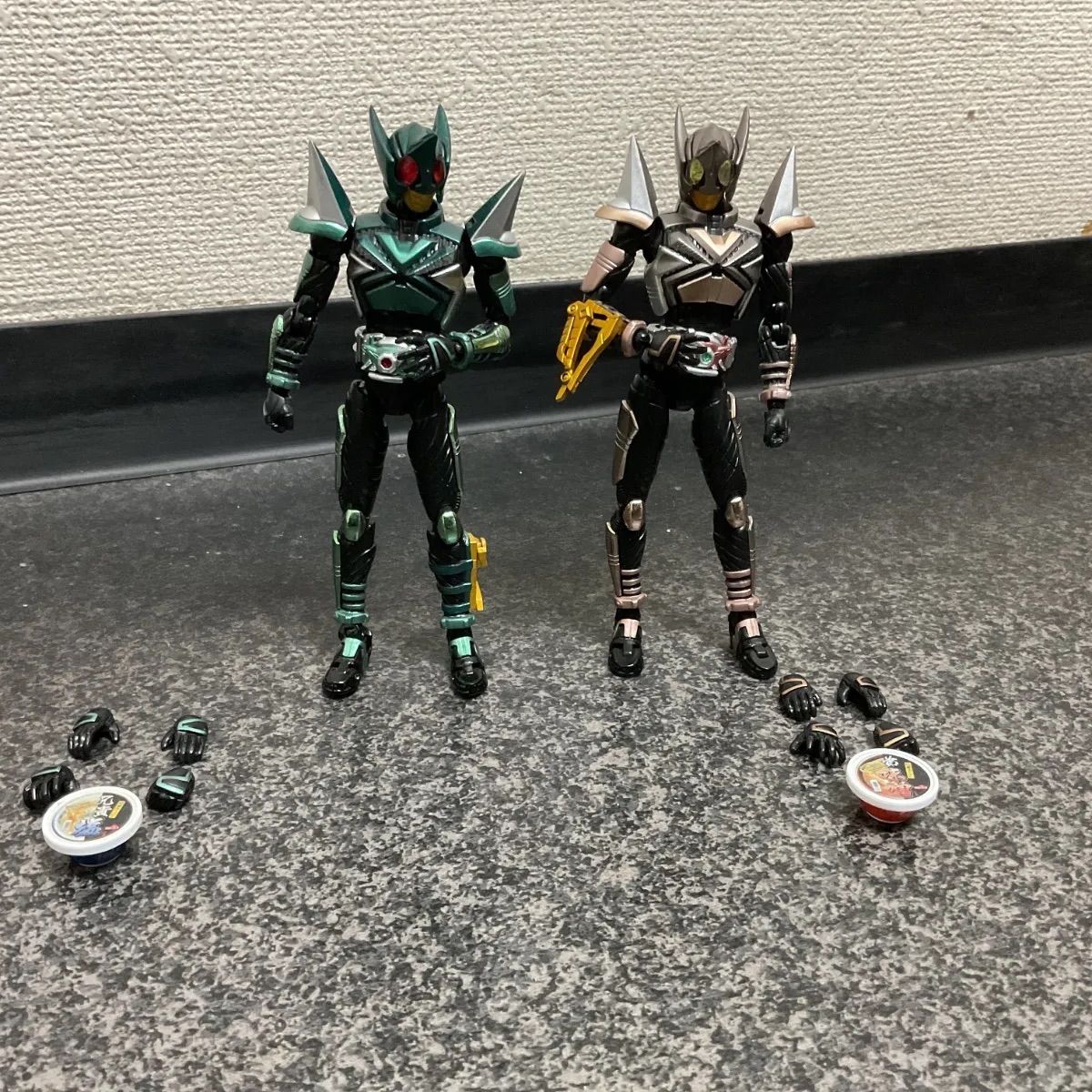 仮面ライダーカブト フィギュアアーツ キックホッパー、パンチホッパー