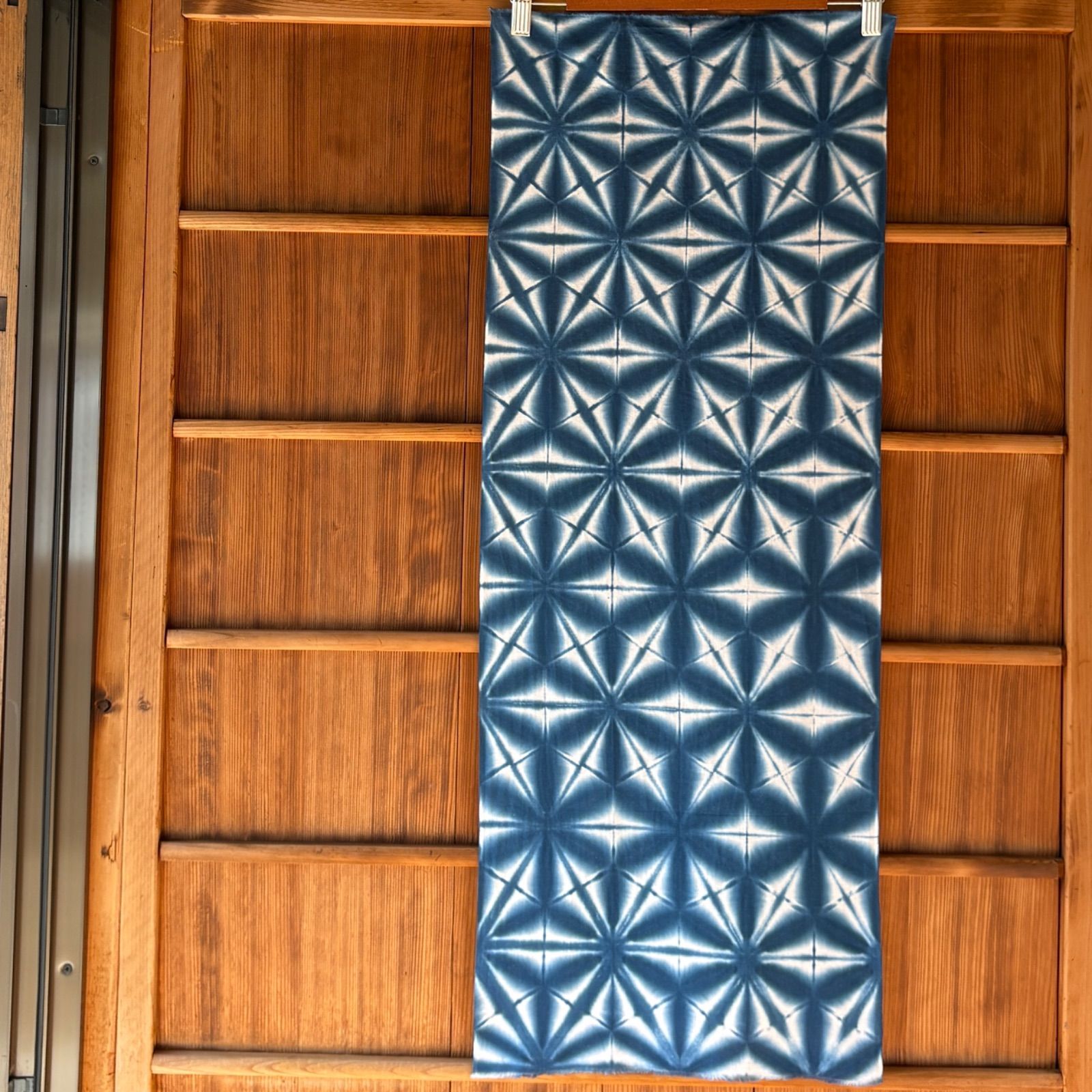 s120 【sato】 藍染 手ぬぐい 笹の葉のようなシャープさ 麻の葉絞り