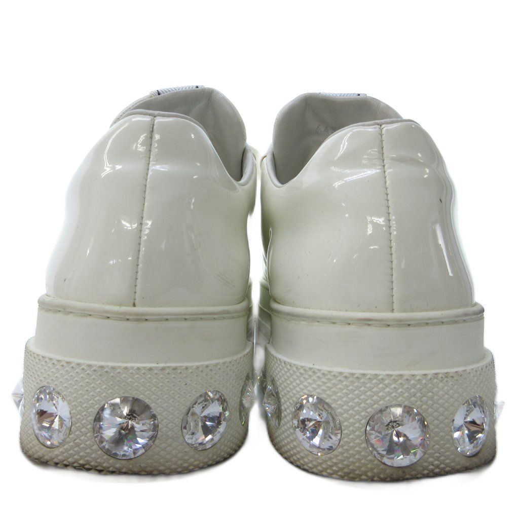 ミュウミュウ miumiu パテントレザー バックビジュー スニーカー
