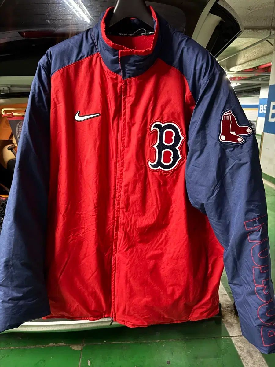 ボストン・レッドソックス NIKE ダグアウト ジャケット