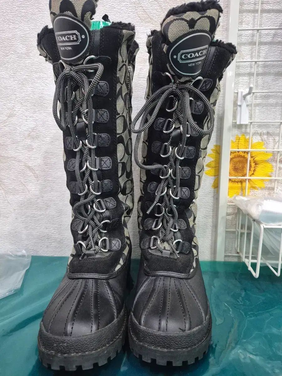COACH コーチ シグネチャー ロング ブーツ ブラック - メルカリ