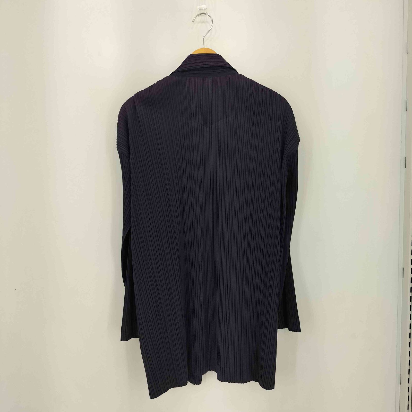 プリーツプリーズ　イッセイミヤケ 黒のテーラードジャケット プリーツプリーズ PLEATS PLEASE テーラード ジャケット 3 黒 ブラック