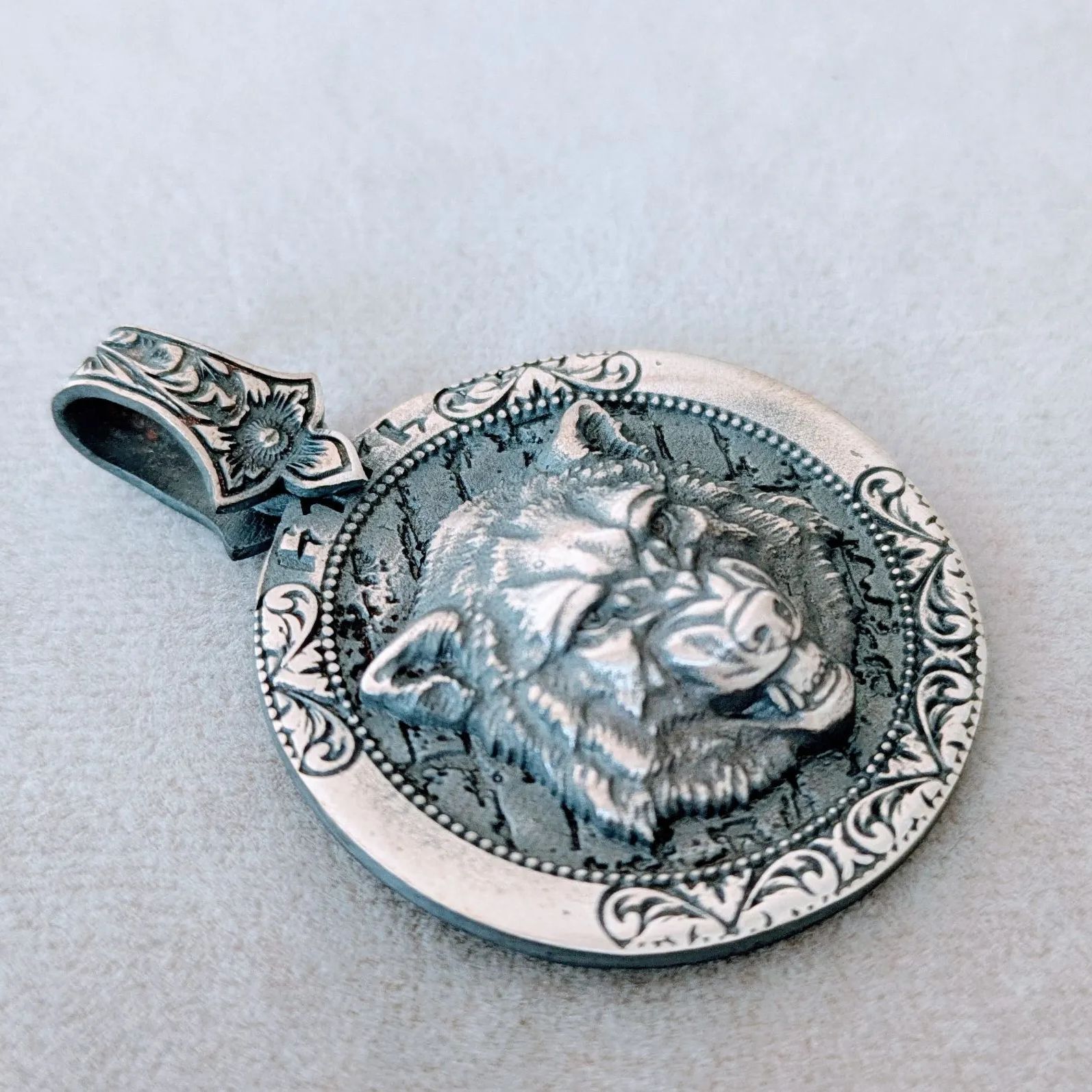 NEW＊トルコ製 ハンドメイド ペンダントトップシルバー925（オオカミ