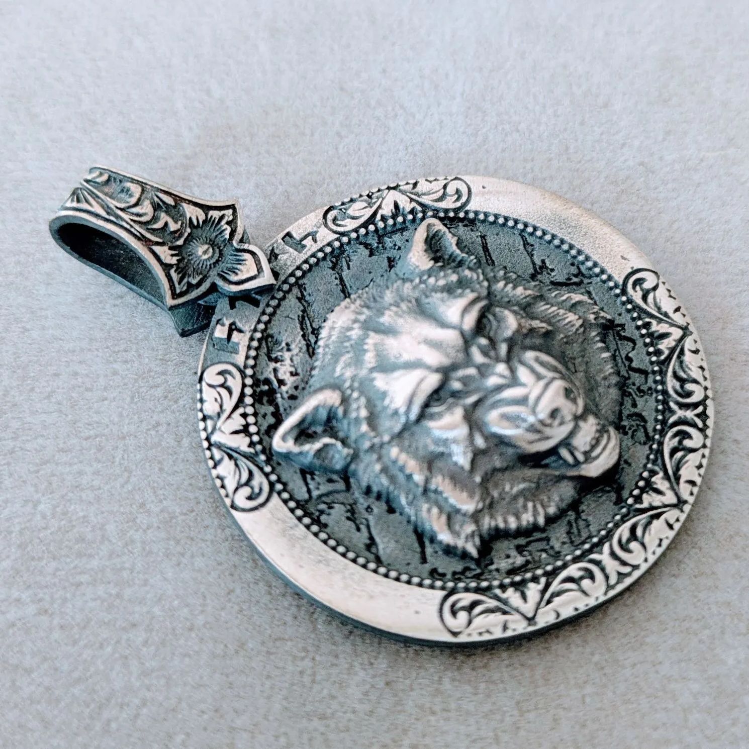 NEW＊トルコ製 ハンドメイド ペンダントトップシルバー925（オオカミ