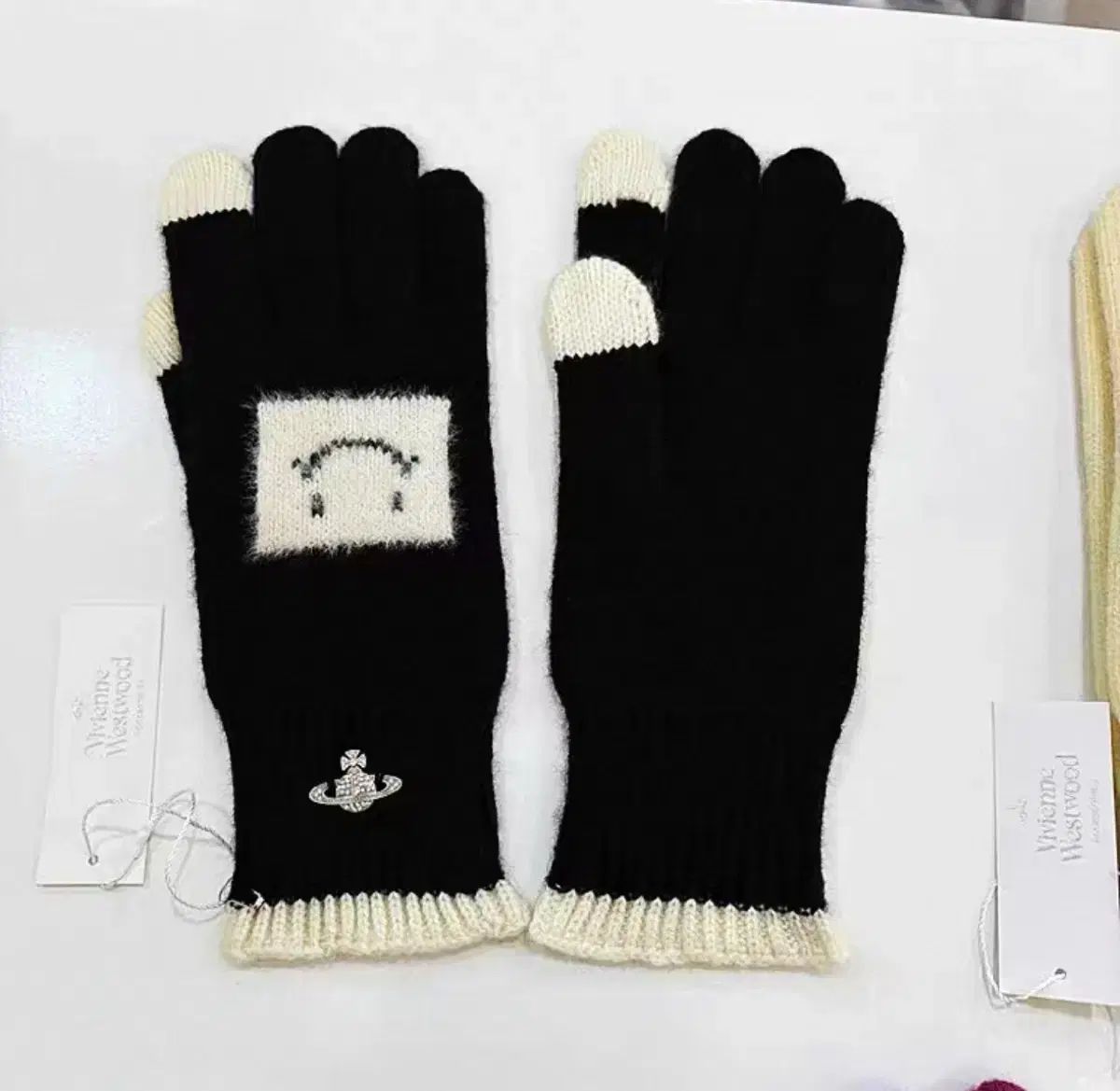 VIVIENNE WESTWOOD ブラック ニット 手袋 - メルカリ