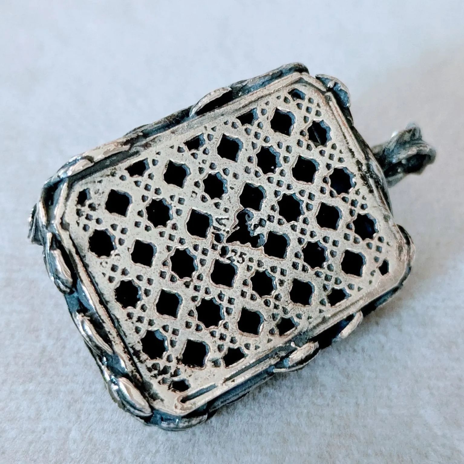 NEW＊トルコ製 ハンドメイド ペンダントトップシルバー925（オオカミ