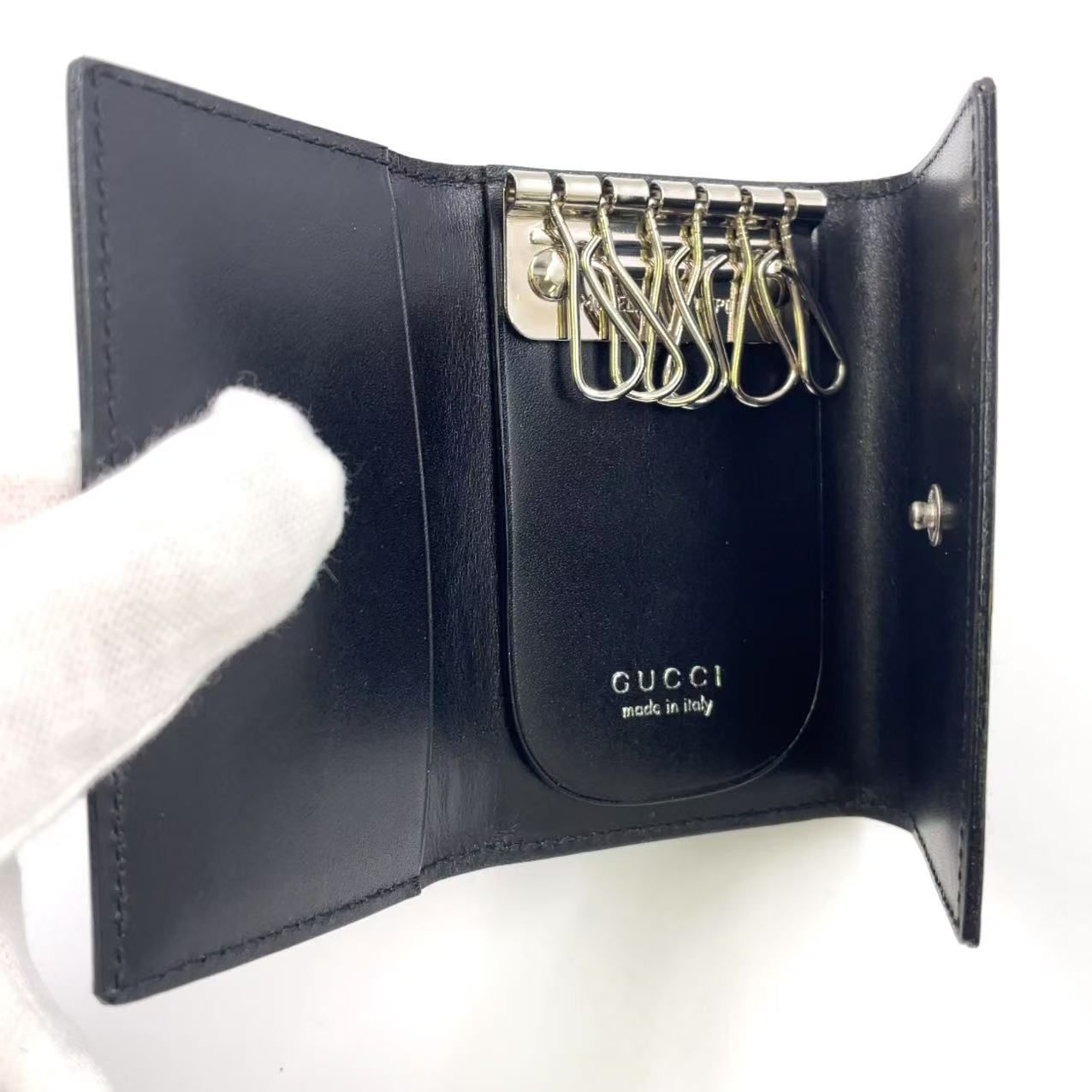 【未使用に近い】Sランク級 GUCCI ブラックレザー GGロゴ キーケース GUCCI Gロゴ レザー ブラック キーケース シルバー 0330416 - メルカリ