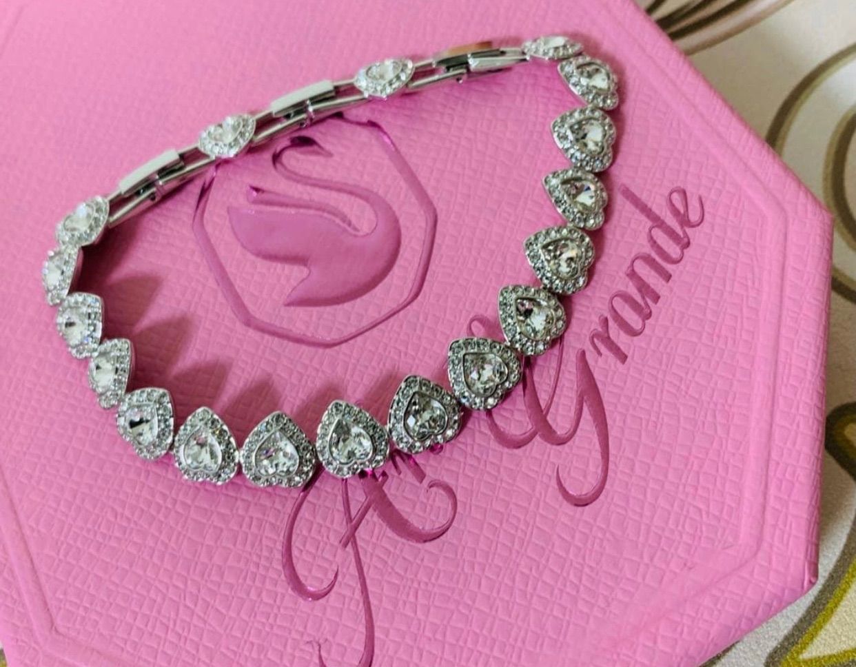 スワロフスキー Ariana Grande x Swarovski ブレスレット - メルカリ