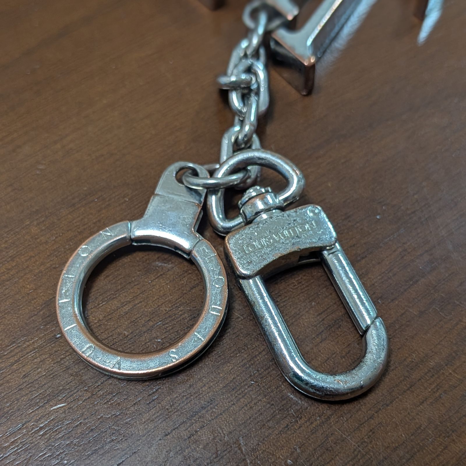 LOUIS VUITTON ルイヴィトン シルバー キーホルダー - メルカリ