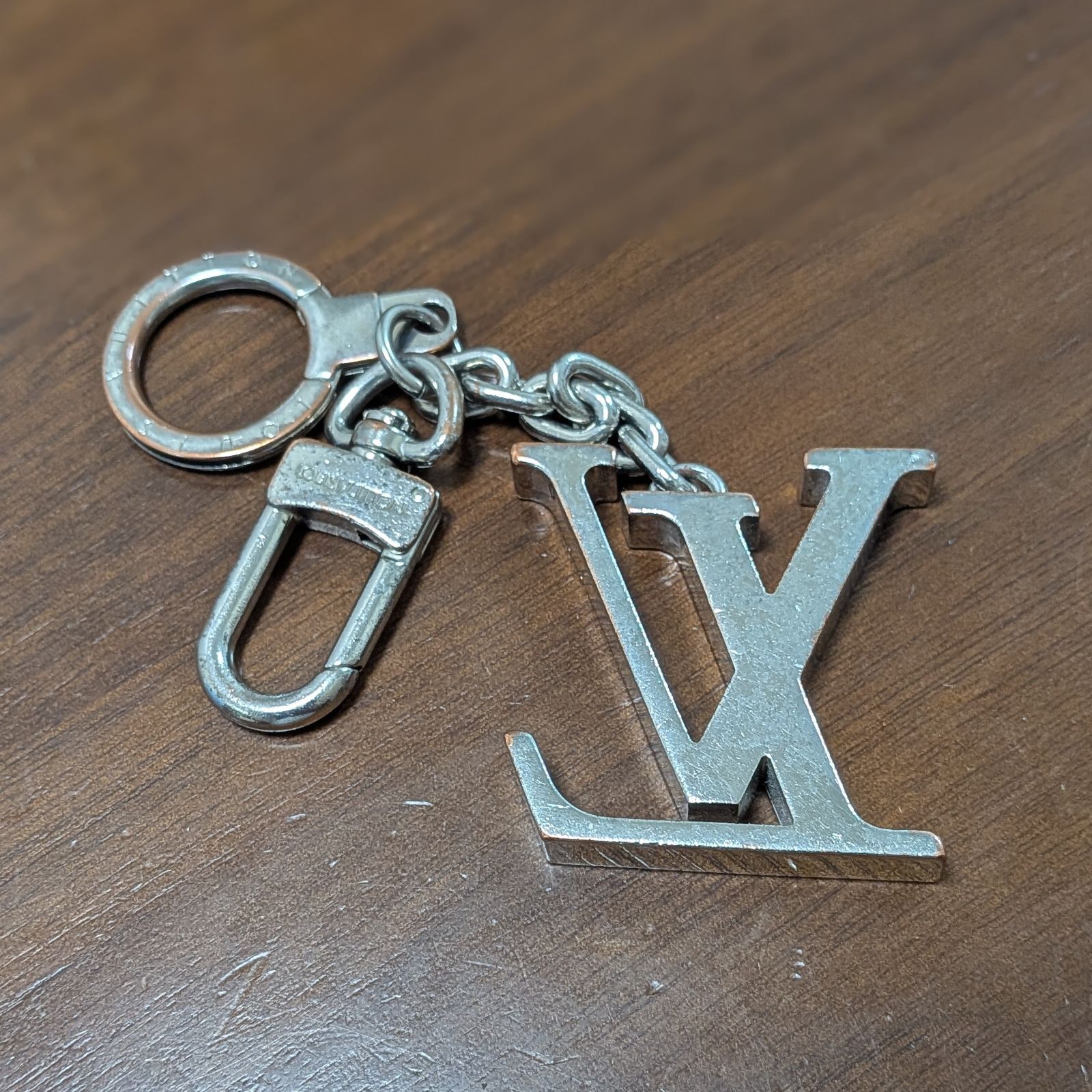 LOUIS VUITTON シルバー キーホルダー LOUIS VUITTON ルイヴィトン シルバー キーホルダー - メルカリ