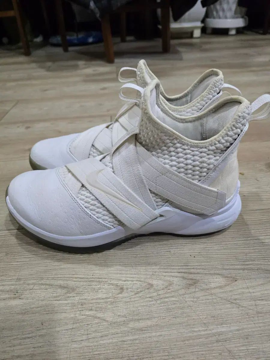 ナイキ レブロン ソルジャー12 バスケシューズ 270 75mm - メルカリ