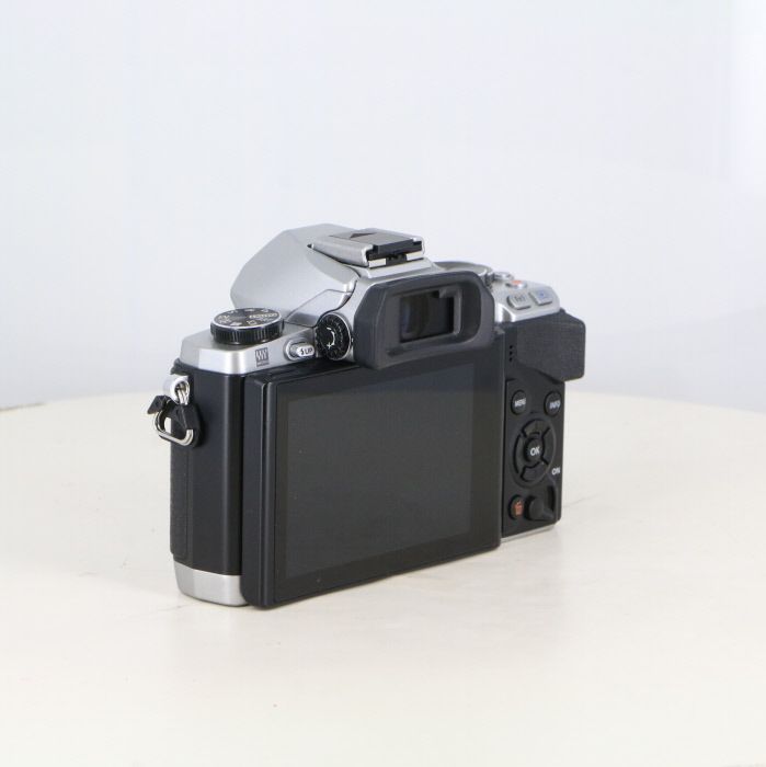 中古】(オリンパス) OLYMPUS OM-D E-M10 ボディ シルバー - メルカリ