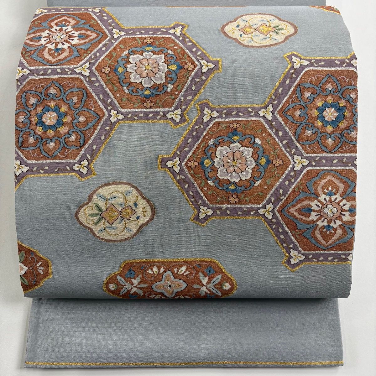 袋帯 お太鼓柄 正絹 地紋 銀通し 華文 刺繍 未使用 イ5596 袋帯 お太鼓柄 正絹 地紋 銀通し 華文 刺繍 未使用 イ5596 - メルカリ