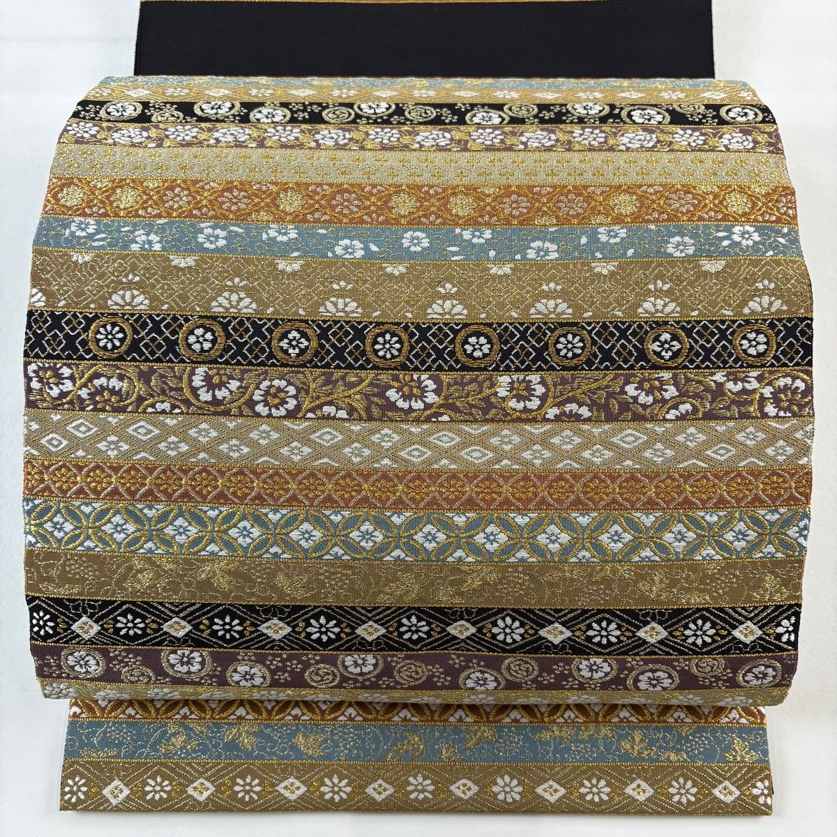 美品】 袋帯 逸品 河村織物 落款 栄昌綴 賀宴絢麗文 金糸 山吹茶色