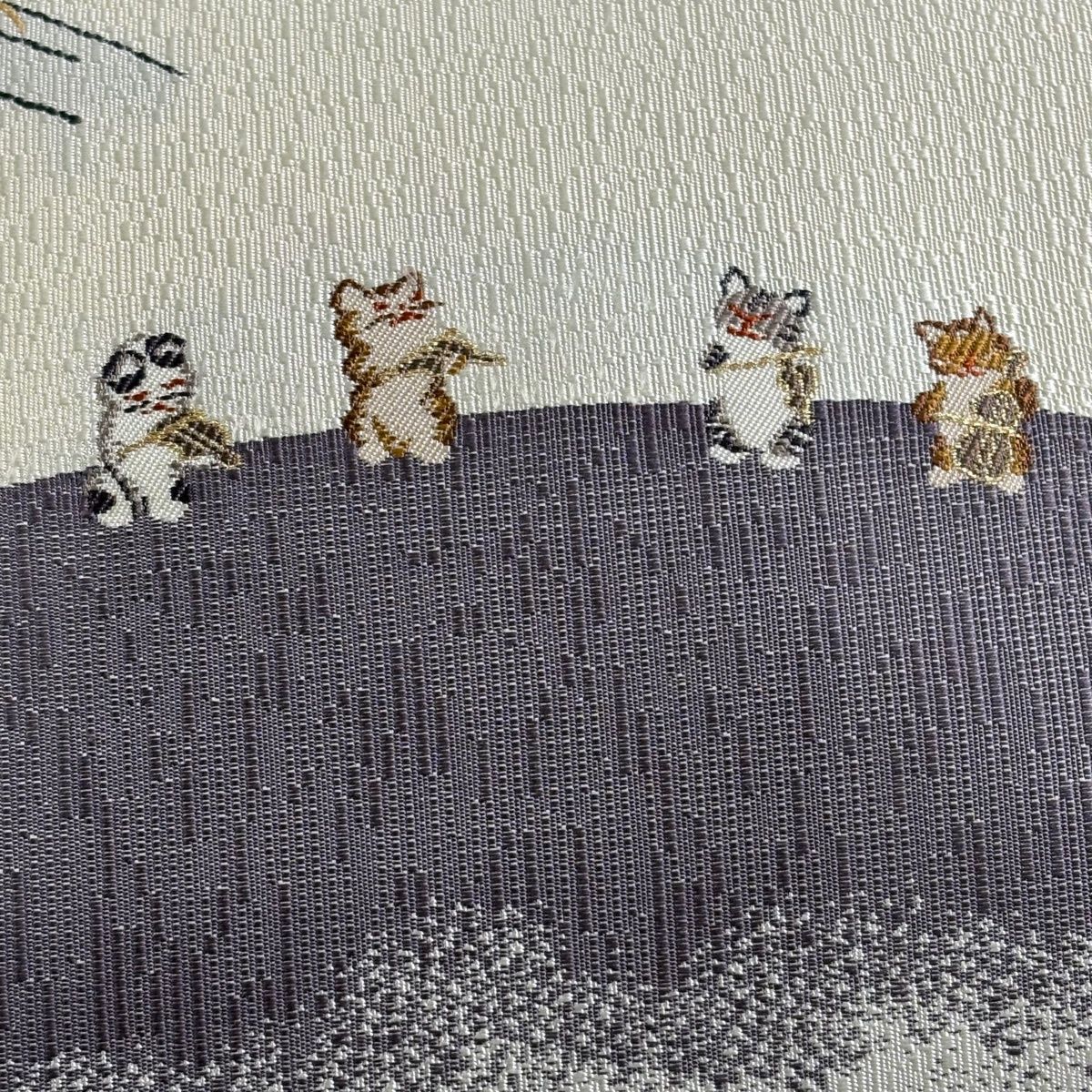 美品】 袋帯 逸品 猫の合奏 音符 金糸 灰白 お太鼓柄 正絹 【中古