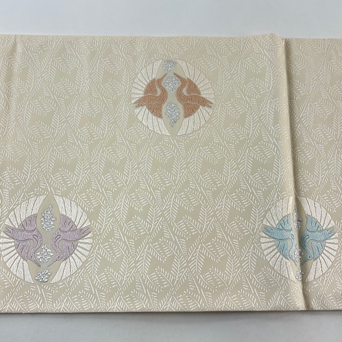 アイボリー 正絹(一部銀糸) 花唐草に丸文 古典文様 六通柄 袋帯 美品 アイボリー 正絹(一部銀糸) 花唐草に丸文 古典文様 六通柄 袋帯 美品