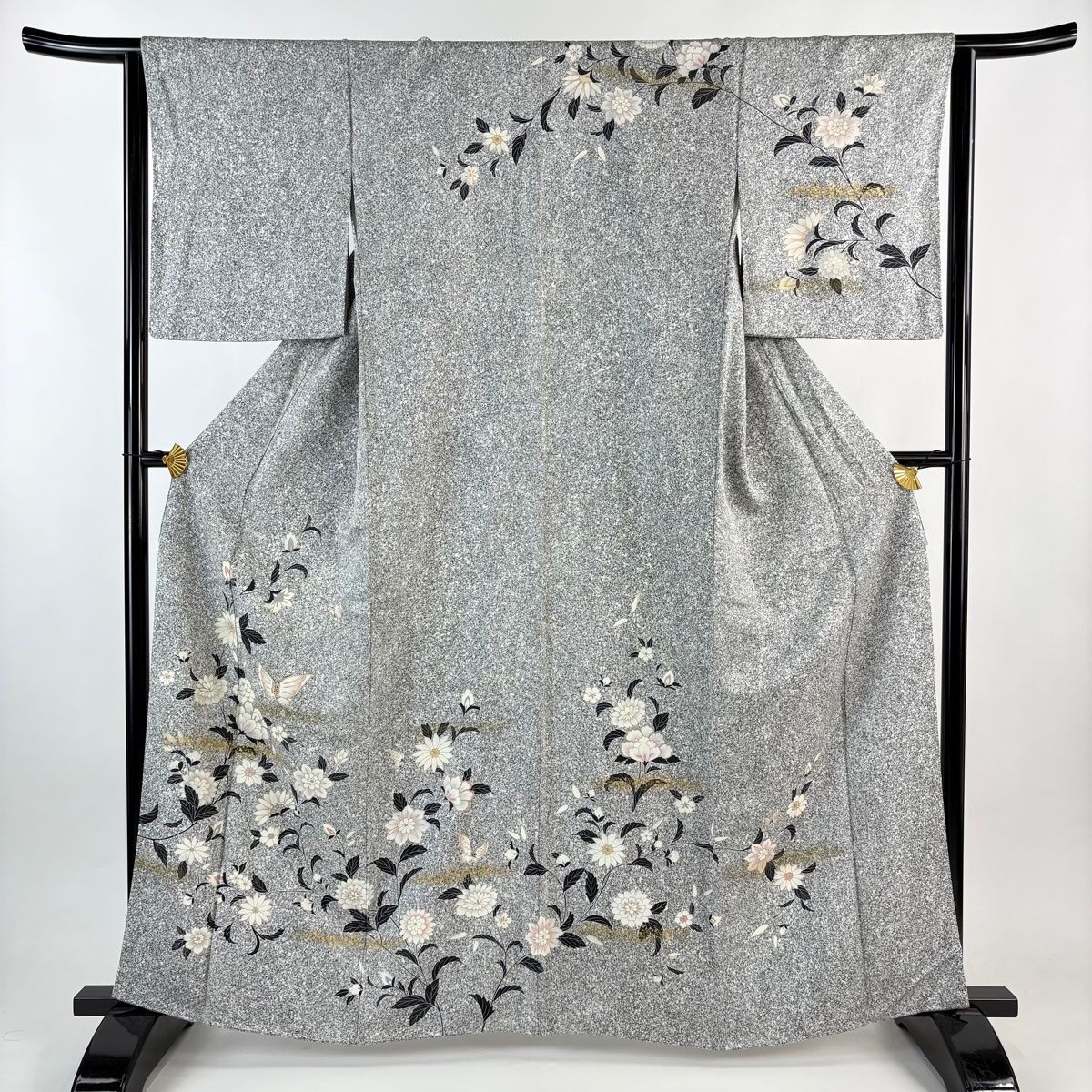 グレー 蝶刺繍 訪問着　染色作家　絞り舞蝶文　着丈158cm　裄丈67cm　正絹 グレー 蝶刺繍 訪問着 染色作家 絞り舞蝶文 着丈158cm 裄丈67cm