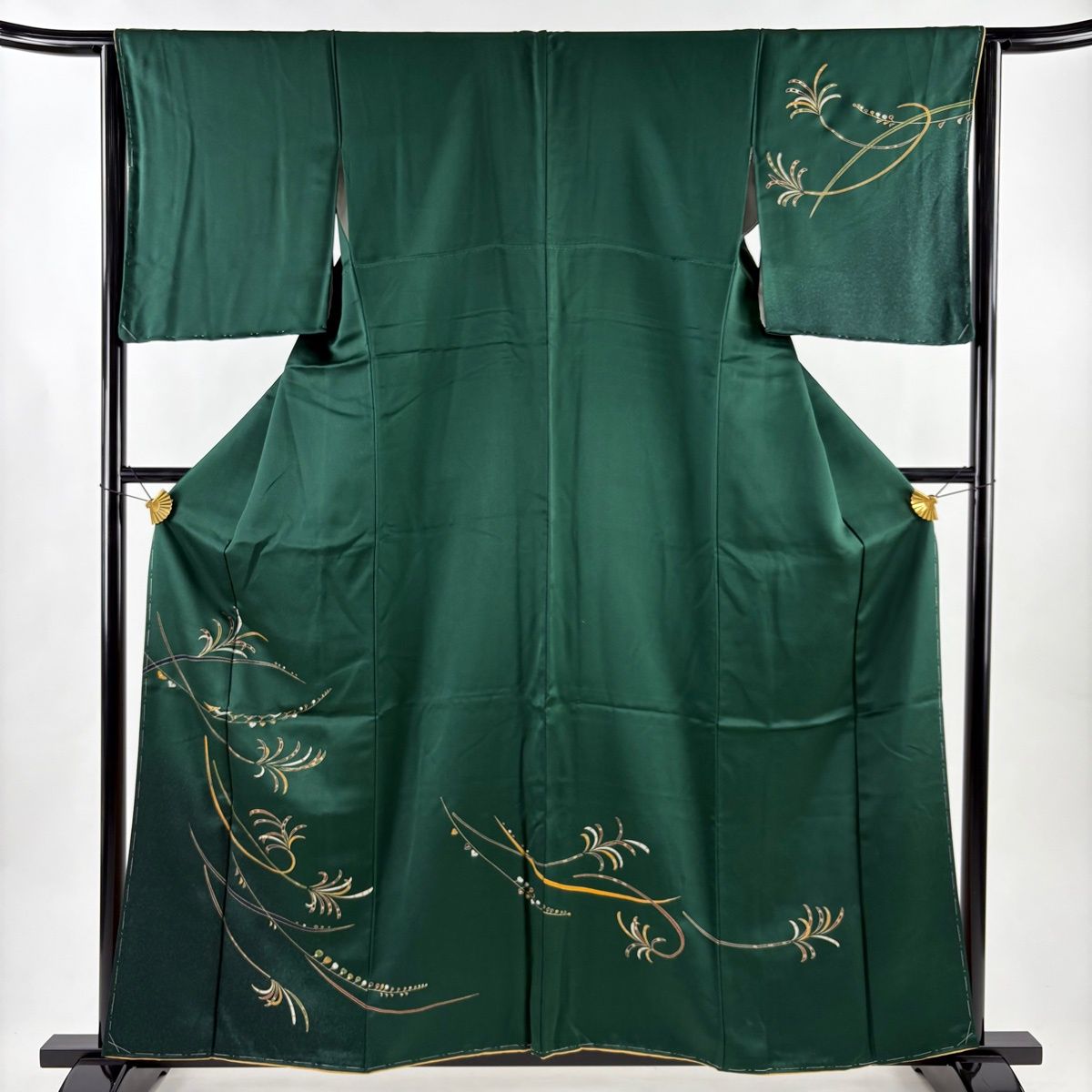 着物　付け下げ　深緑色　刺繍 付下げ 身丈156cm 裄丈64cm M 袷 鏡裏文 流水 刺繍 絞り 薄緑 正絹 秀