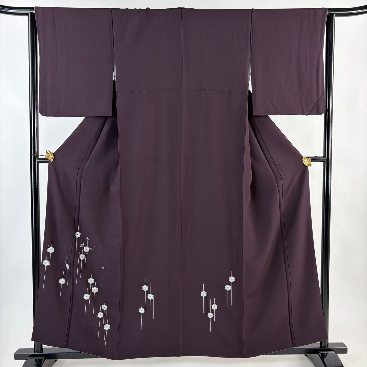 付下げ　身丈158 紋付き　刺繍　美品　色無地 付下げ 身丈158cm 裄丈65cm M 袷 麻の葉 七宝 刺繍 金糸 茶紫 正絹 秀