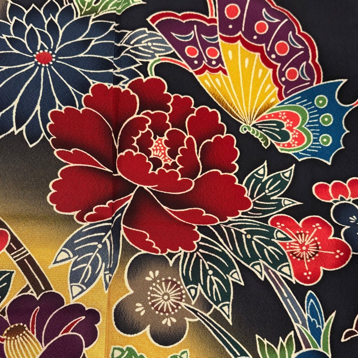 美品】 振袖 身丈166.5cm 裄丈66cm M 袷 草花 蝶 染め分け ぼかし 墨色