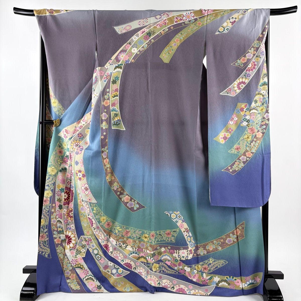 さんぺい【身丈166.5cm裄68.5cm】振袖フルセット【正絹】 振袖 身丈169.5cm 裄丈69cm L 袷 熨斗 草花 金彩 刺繍 灰紫 正絹 名品