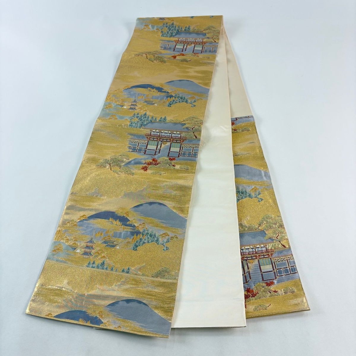美品】 袋帯 秀品 関西仕立て 建物 松 箔 金糸 金色 六通 正絹 【中古