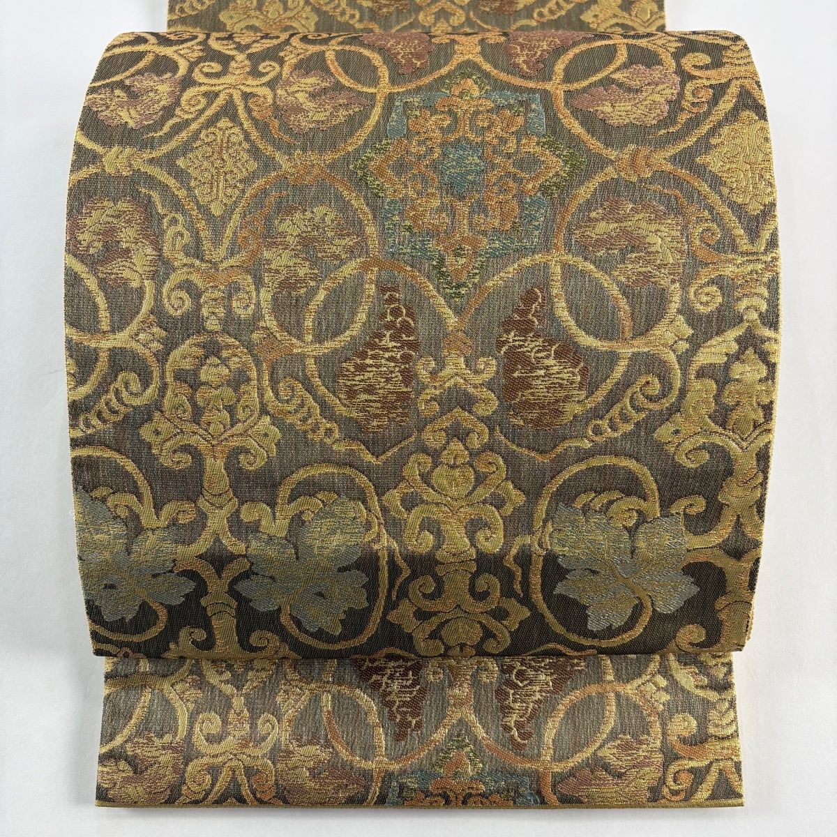 美品】 袋帯 秀品 葡萄唐草 幾何学 箔 金糸 金色 六通 正絹 【中古