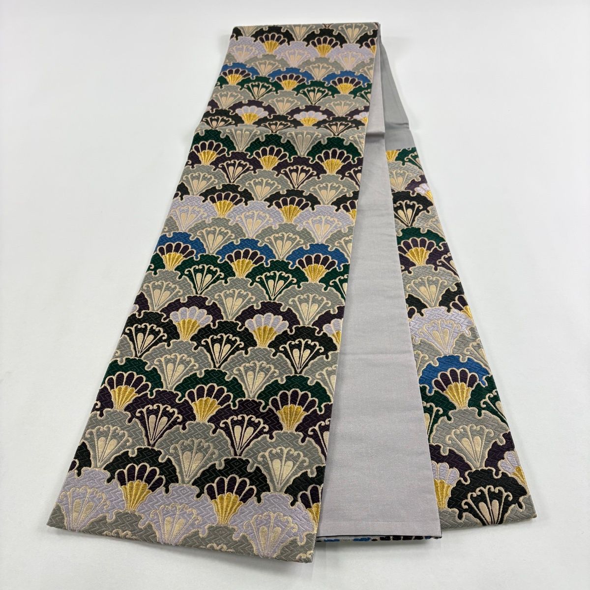 (あ812)力強い黄緑×黒×水色×金の青海波のアンティーク振袖㊗️袋帯と②点セット 袋帯 秀品 雪輪 青海波 金糸 箔 灰緑 六通 正絹 【中古】 - メルカリ