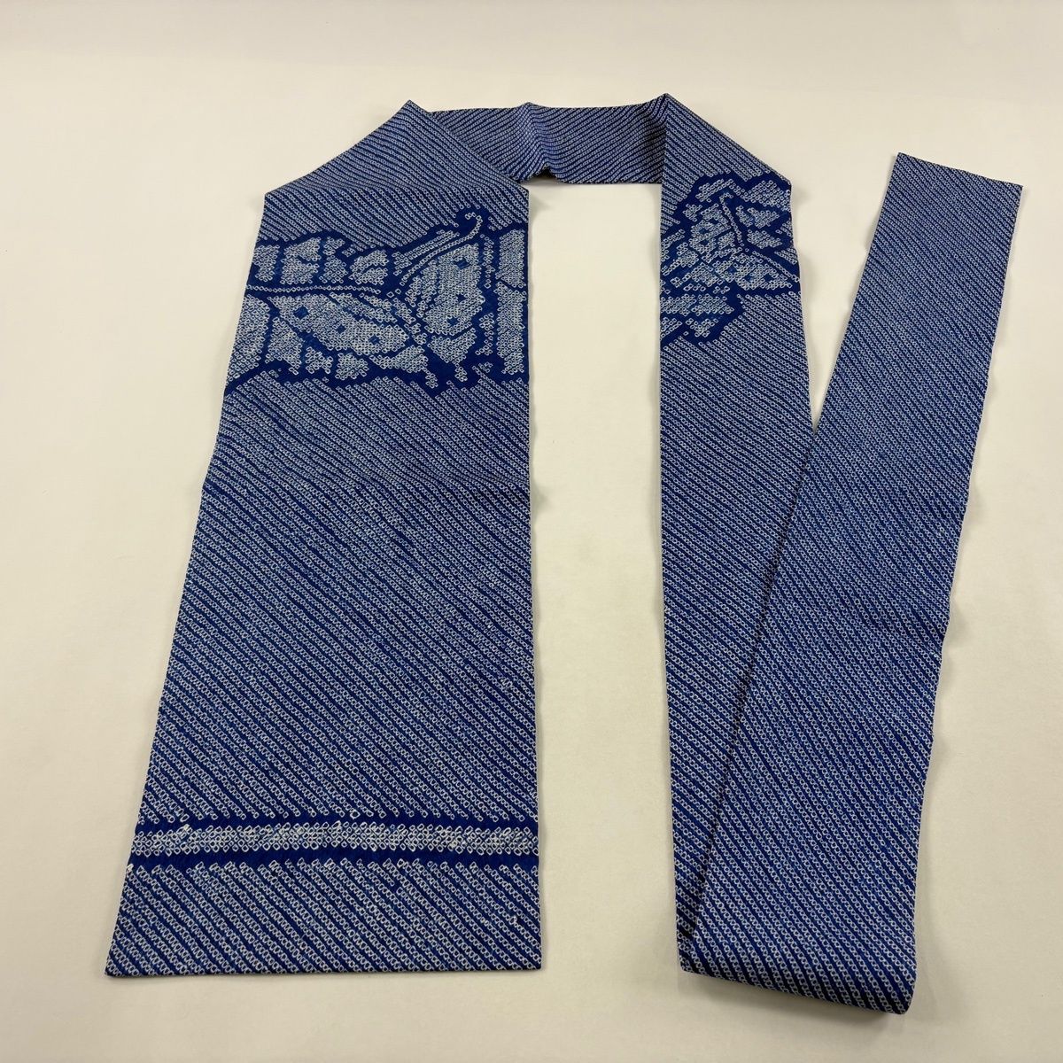 名古屋帯 秀品 蝶 幾何学模様 総絞り 青 正絹 【中古】 - メルカリ
