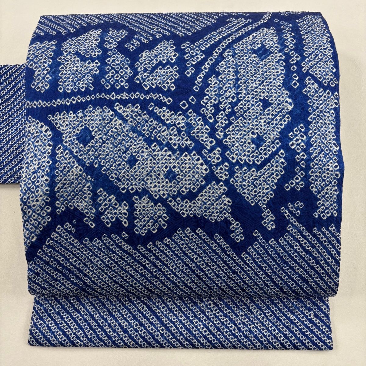 名古屋帯 秀品 蝶 幾何学模様 総絞り 青 正絹 【中古】 - メルカリ