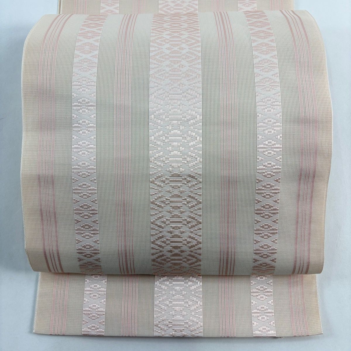 E 美品 夏物 羅 幾何学模様 白黒 全通 正絹 薄物 松葉仕立て名古屋帯 夏帯 正絹八寸名古屋 グレー 松葉仕立て 羅 超美品 - メルカリ