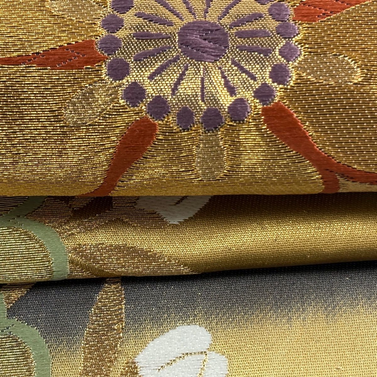 美品】 袋帯 秀品 振袖向き 草花 有職文様 金銀糸 箔 金色 六通 正絹