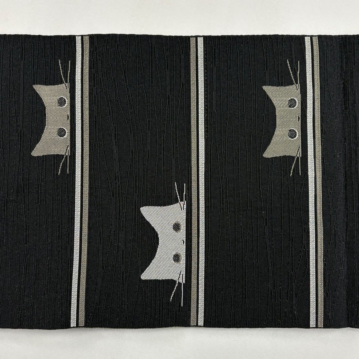 名古屋帯 秀品 八寸名古屋帯 松葉仕立て 猫 縞 黒 化繊 【中古